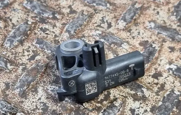 Tesla Model Y Airbag deployment crash/impact sensor 147344500B
