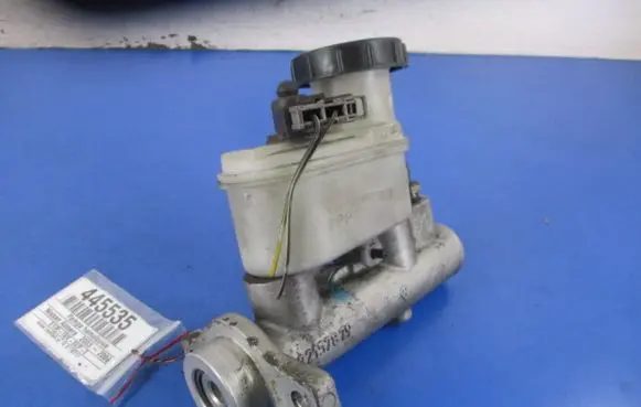 Nissan Almera Tino Master brake cylinder 22157879