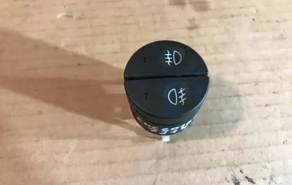 Fog light switch