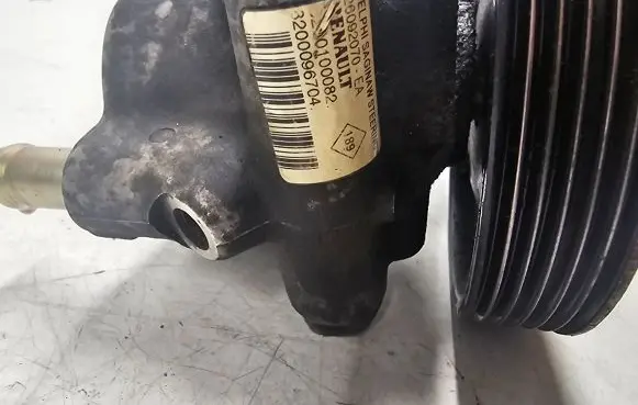 Renault Laguna II Power steering pump 8200096704