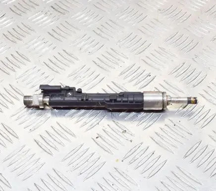 BMW 4 F32 F33 Fuel injector 7639994 0261500172