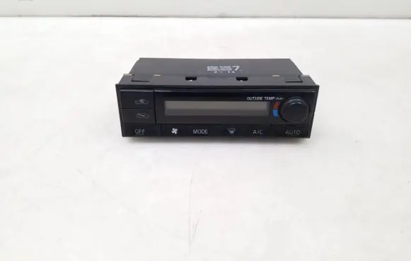 Nissan X-Trail T30 Air conditioner control unit module 275008H802
