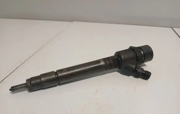 Volvo XC90 Fuel injector 30750283