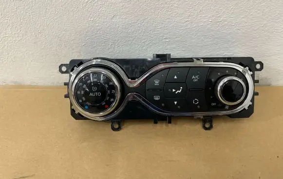 Renault Captur Climate control unit 275100037R