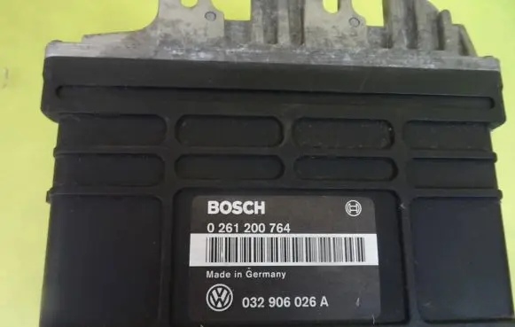 Volkswagen Golf III Engine control unit/module 0261200764