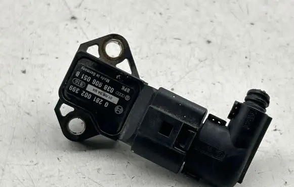 Volkswagen Golf V Air pressure sensor 0281002399 038906051B 01083A4