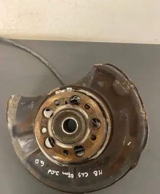 Mercedes-Benz CLS C219 Rear wheel hub A2113508408 2113508408