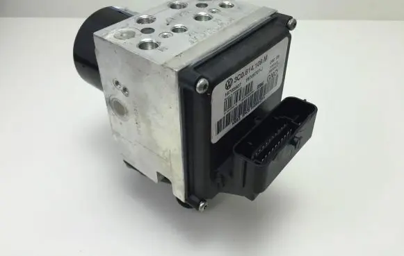 Volkswagen PASSAT B6 ABS Pump 3C0614109M