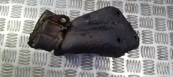 Opel Corsa B Engine mounting bracket
