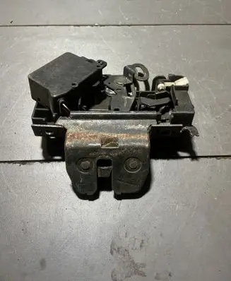 Volvo S70 V70 V70 XC Tailgate/trunk/boot lock/catch/latch 9203955