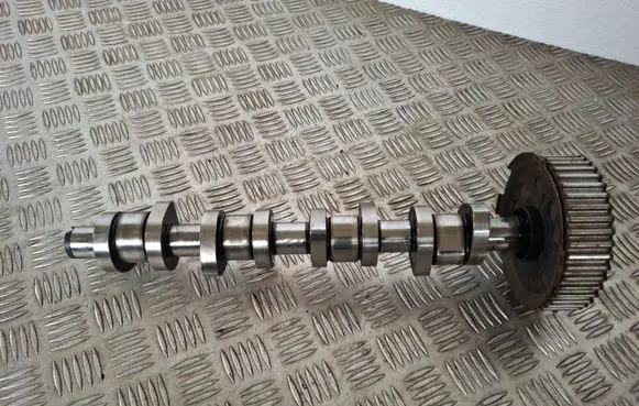 Volkswagen Caddy Camshaft 038109111E 038109111B