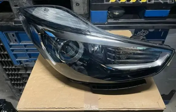 Hyundai ix20 Headlight/headlamp 921021K