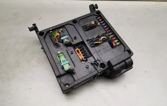 Volkswagen Sharan Fuse module 7M3962258AC