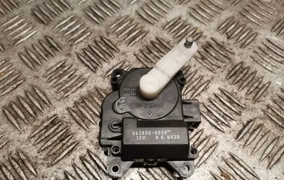 Subaru Legacy Intake manifold valve actuator/motor 0638000030