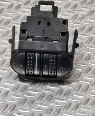 Volkswagen PASSAT B5.5 Headlight level adjustment motor 3B0941333C