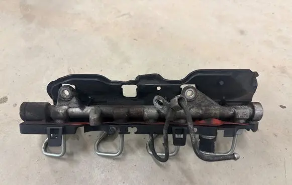 Renault Scenic III - Grand scenic III Fuel distributor 