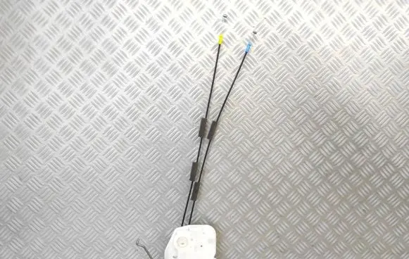 Mitsubishi Space Star Front door lock 5715A918S