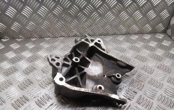 Opel Vectra C Engine mounting bracket 55210530