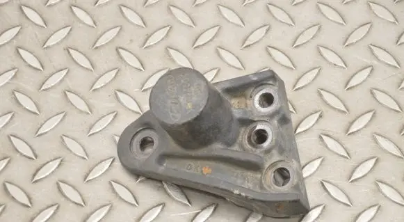 Hyundai Santa Fe Engine mounting bracket