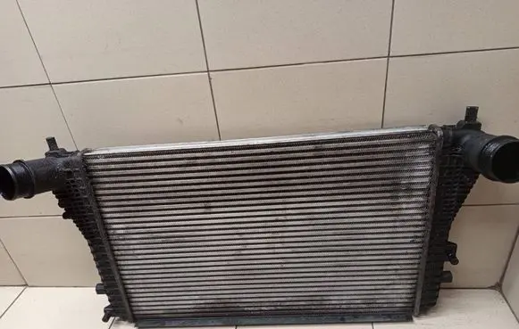 Volkswagen Touran II Intercooler radiator 1K0145803BN