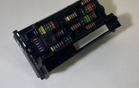 BMW 5 F10 F11 Fuse module 9234421 923442101