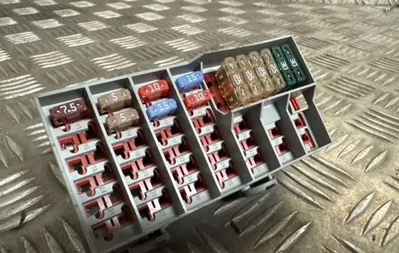 Volvo XC90 Fuse module