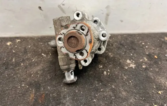 Volkswagen Sharan Power steering pump 7M3145157