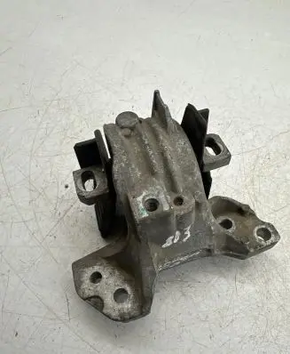 Citroen C5 Engine mount bracket