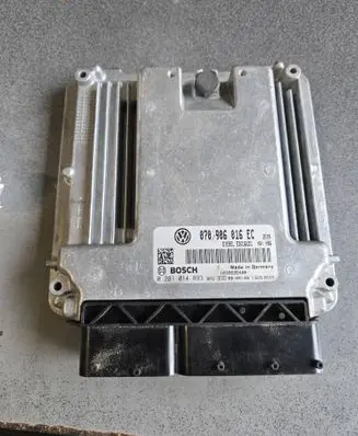 Volkswagen Transporter - Caravelle T5 Engine control unit/module 070906016EC 1039S26400 0281014893