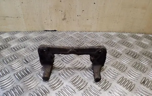 Mitsubishi Pajero Brake caliper pad carrier rear 