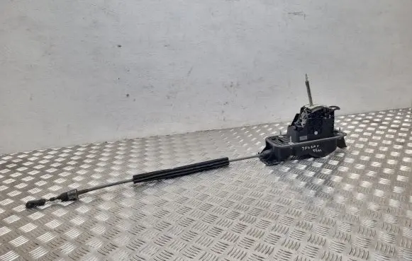 Volkswagen Touran I Gear shifter/selector 1T1713025J