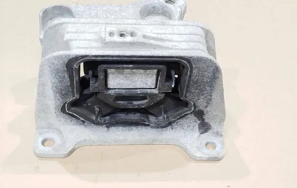 Renault Master III Engine mount bracket 112108130R