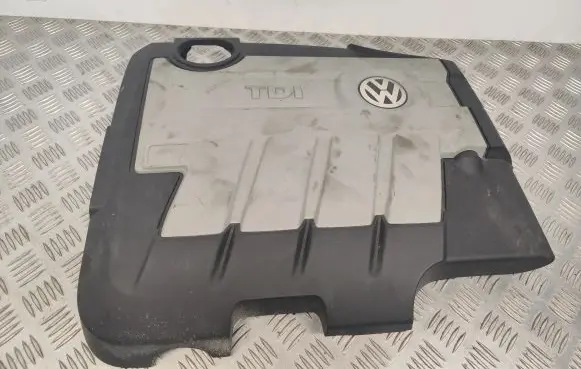 Volkswagen Jetta VI Engine cover (trim) 03L103925AM
