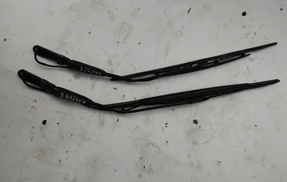Renault Master II Front wiper blade arm
