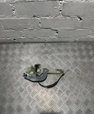 Rear door exterior handle/bracket
