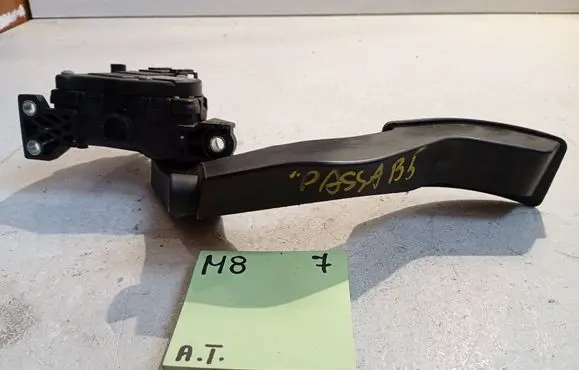 Volkswagen PASSAT B5 Accelerator throttle pedal