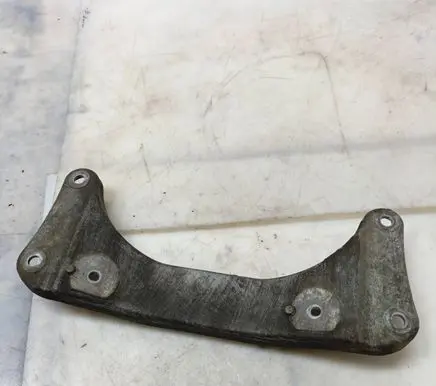 BMW 5 E39 Gearbox mounting bracket 1096106