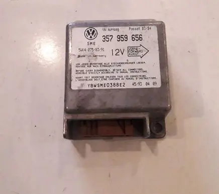 Volkswagen PASSAT B4 Airbag control unit/module 357959656