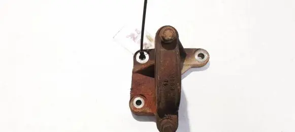Volvo V50 Engine mounting bracket