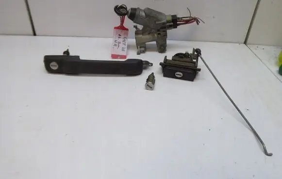 Volkswagen Golf III Ignition lock 357905851