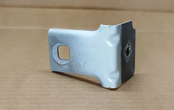 Renault Trafic III (X82) Fender mounting bracket 5032R 9137