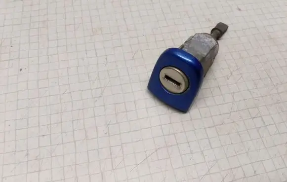 Volkswagen Bora Front door lock (next to the handle) 1U0837167