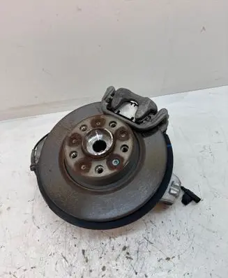 Rear wheel hub