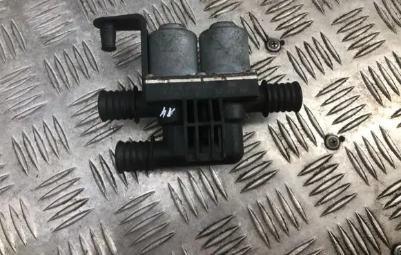 BMW X5 E53 Coolant heater control valve 6910544 64116910544