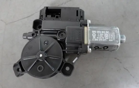 Volkswagen Beetle A5 Front door window regulator motor 6R0959802BC S850311071