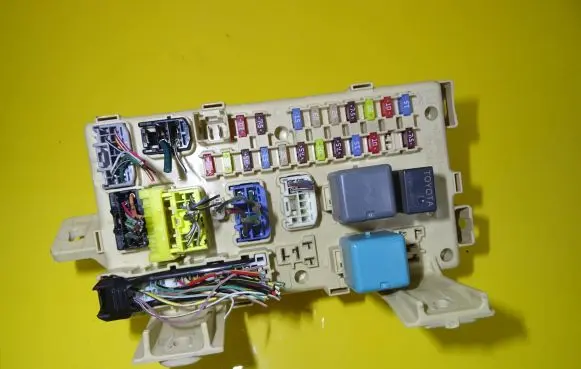 Toyota Avensis T250 Fuse box set No82641-CA010-F 82641-CA010-F