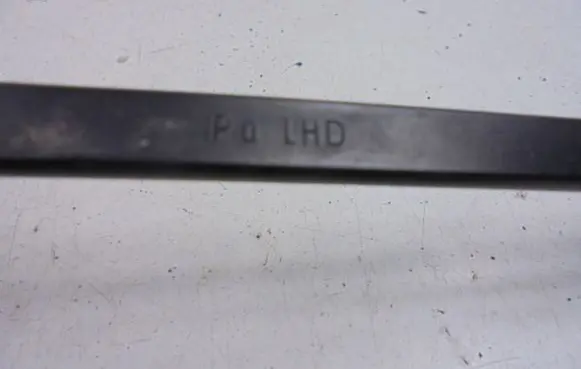 Mitsubishi Carisma Front wiper blade arm