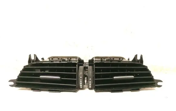 Mercedes-Benz C W204 Dash center air vent grill A2048306054