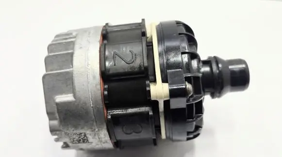 Mercedes-Benz Vito Viano W447 Water pump A2C13846400 A0005003800004