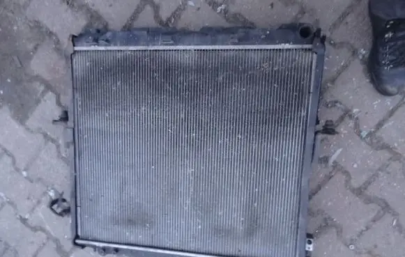 Nissan Pathfinder R51 Radiator set 92100-EA00A